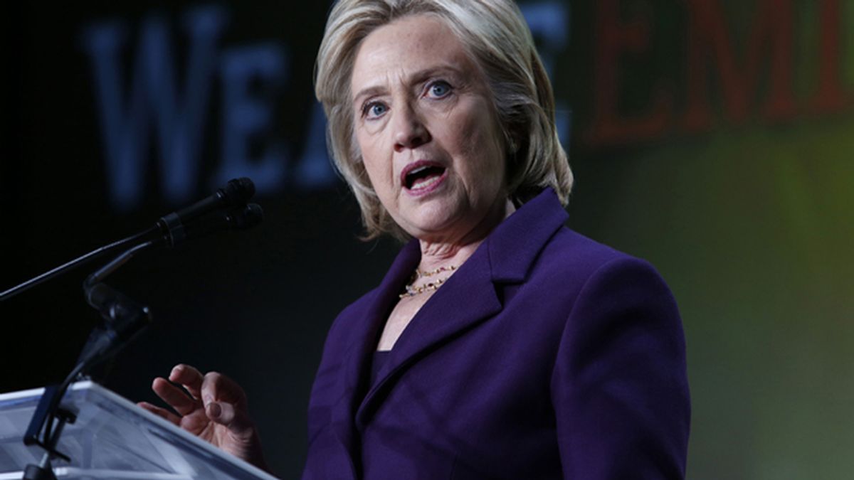 Clinton pide permiso al Departamento de Estado para publicar sus correos electrónicos