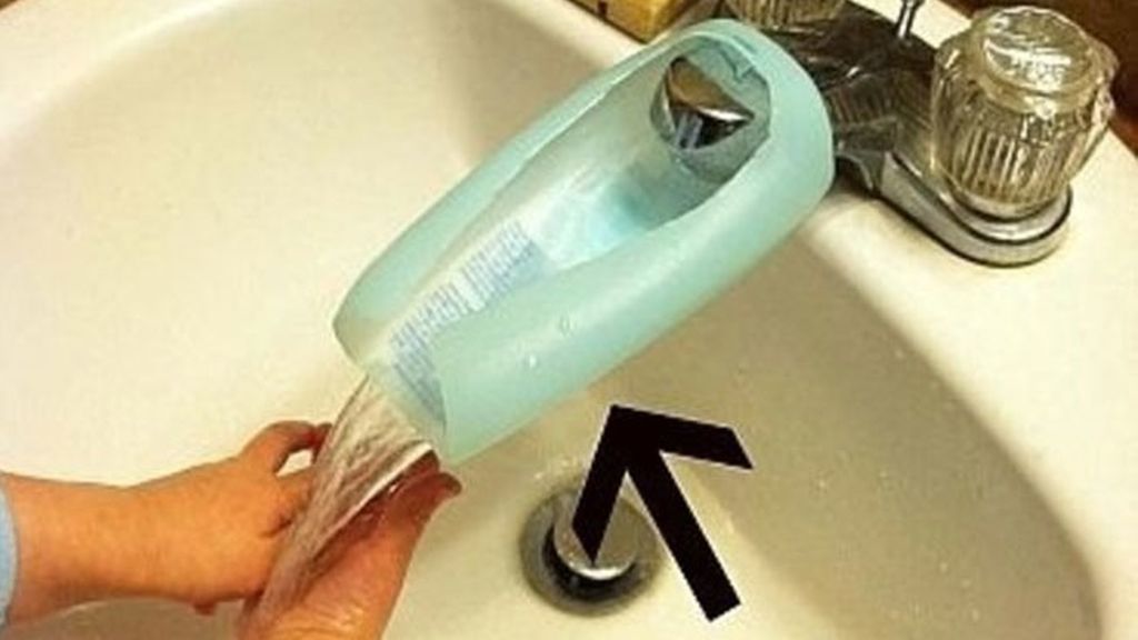 2. Utiliza una botella de champú para que los más pequeños puedan lavarse las manos fácilmente