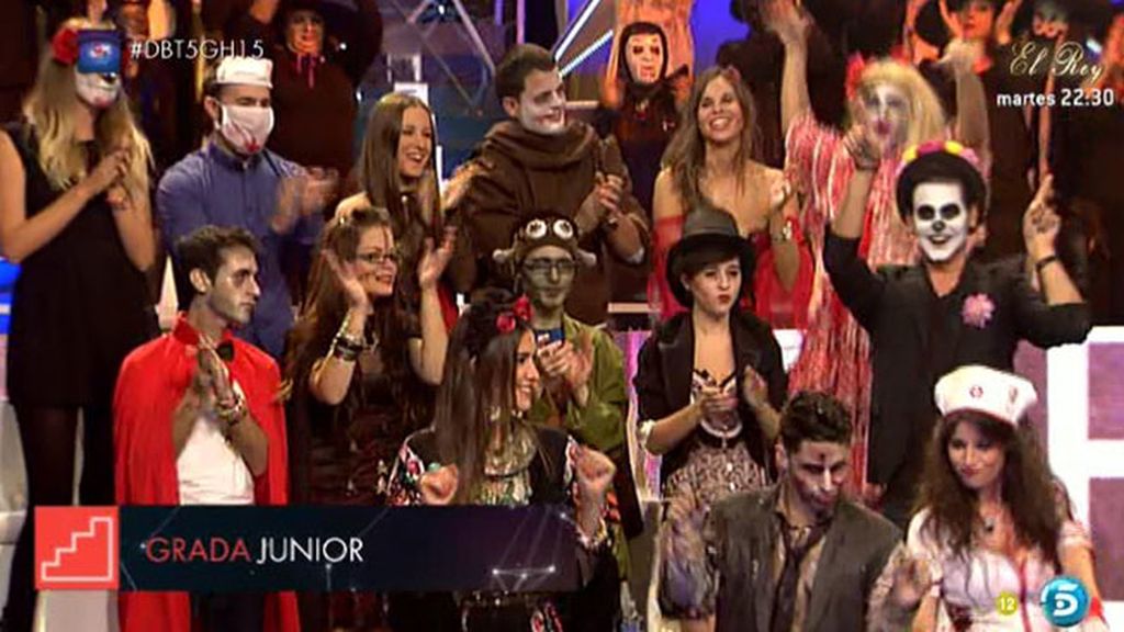 Las gradas del debate celebran Halloween