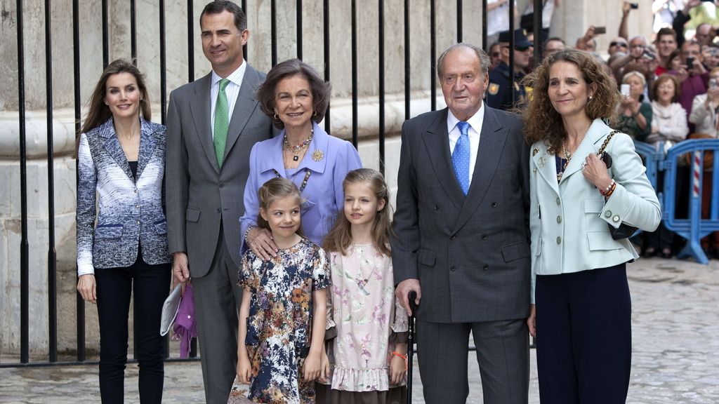 La Familia Real en misa de Domingo de Resurrección