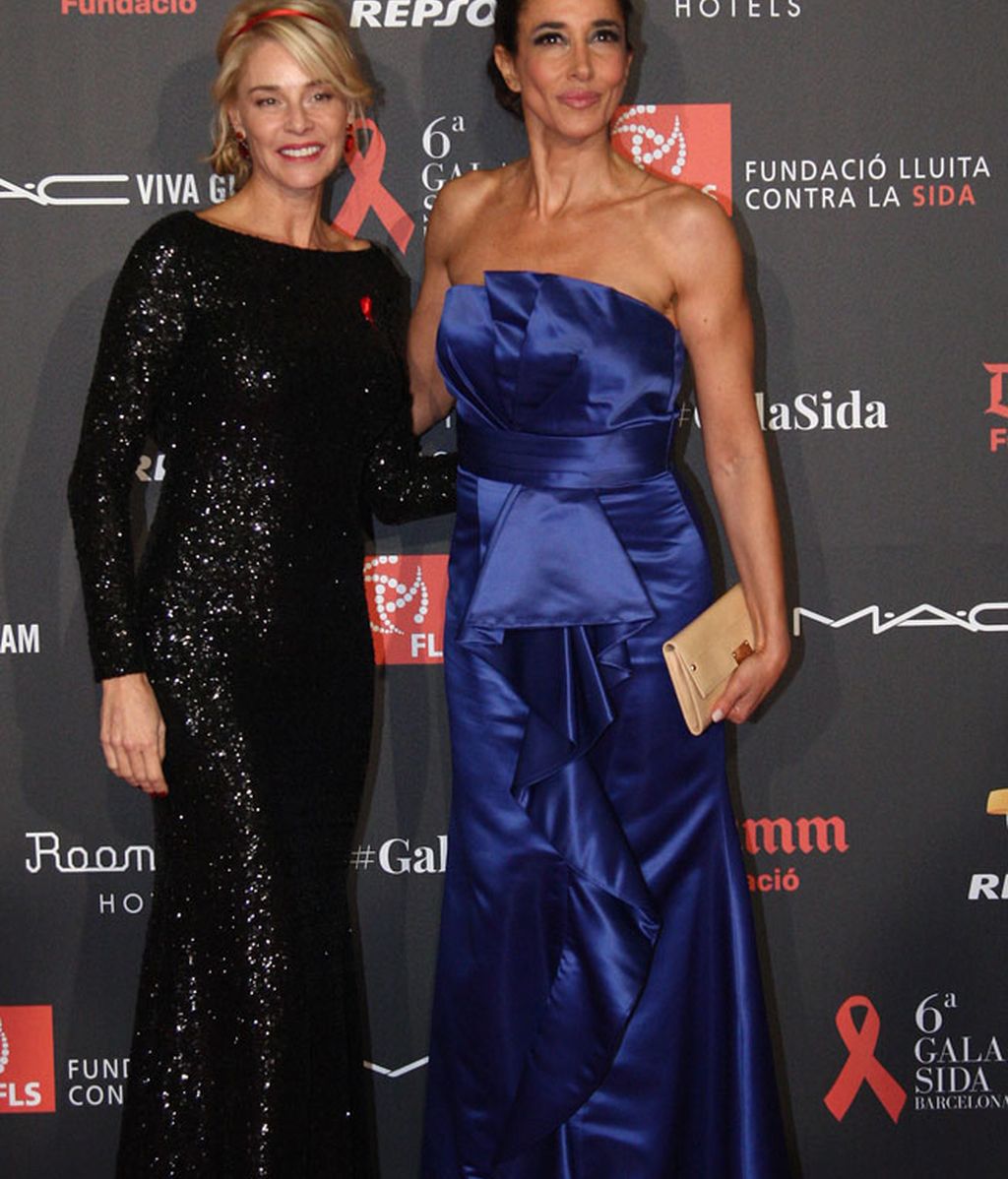 Elsa Anka de azul eléctrico posa junto a Belén Rueda