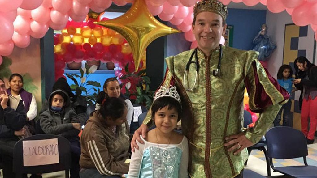 Ser un niño, enfermar de cáncer y que te cure tu superhéroe favorito