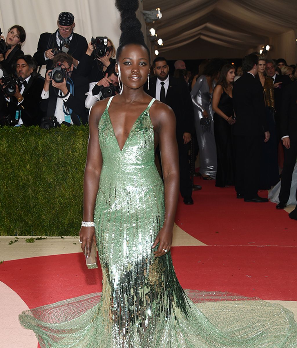 Lupita Nyong'o vestida de Calvin Klein Collection