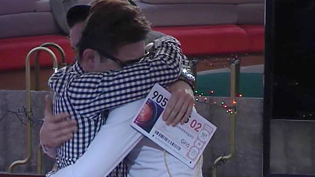 Muchos abrazos y casi algún beso en su despedida