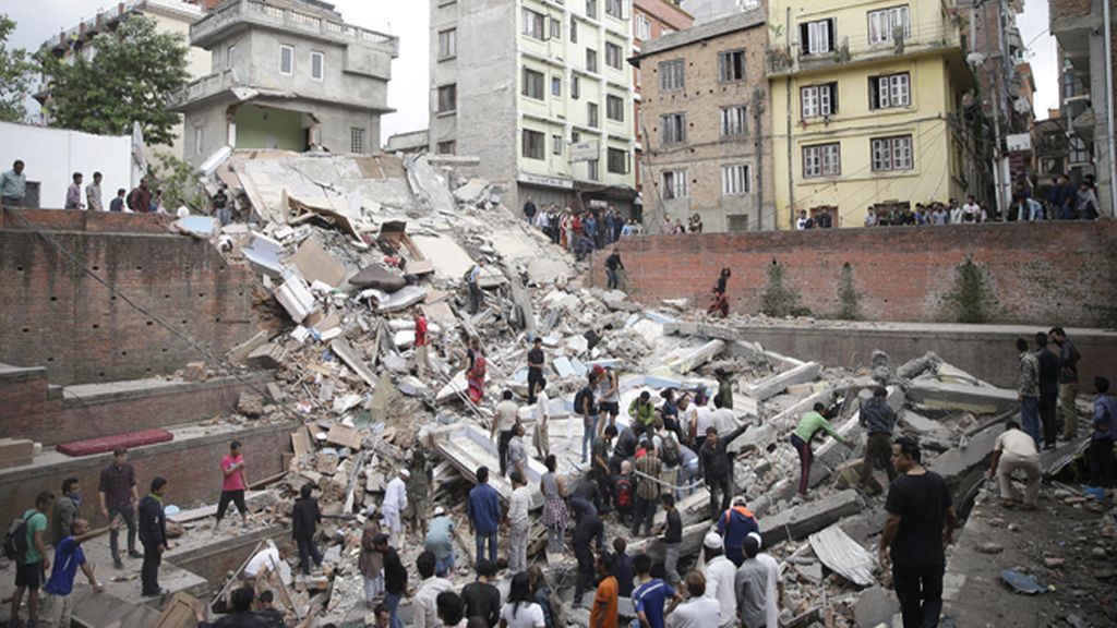 Un terremoto de 7,9 grados en la escala Ritcher sacude Nepal