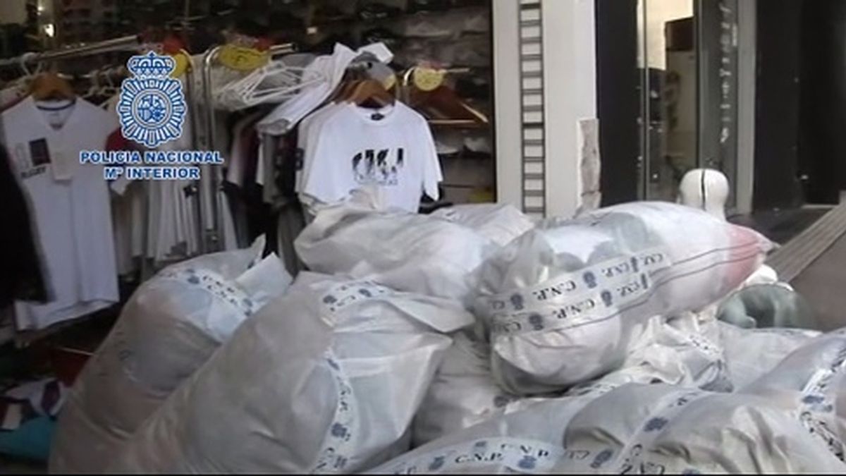 Intervienen 14.500 prendas de marca falsas que se vendían en tiendas de La Junquera