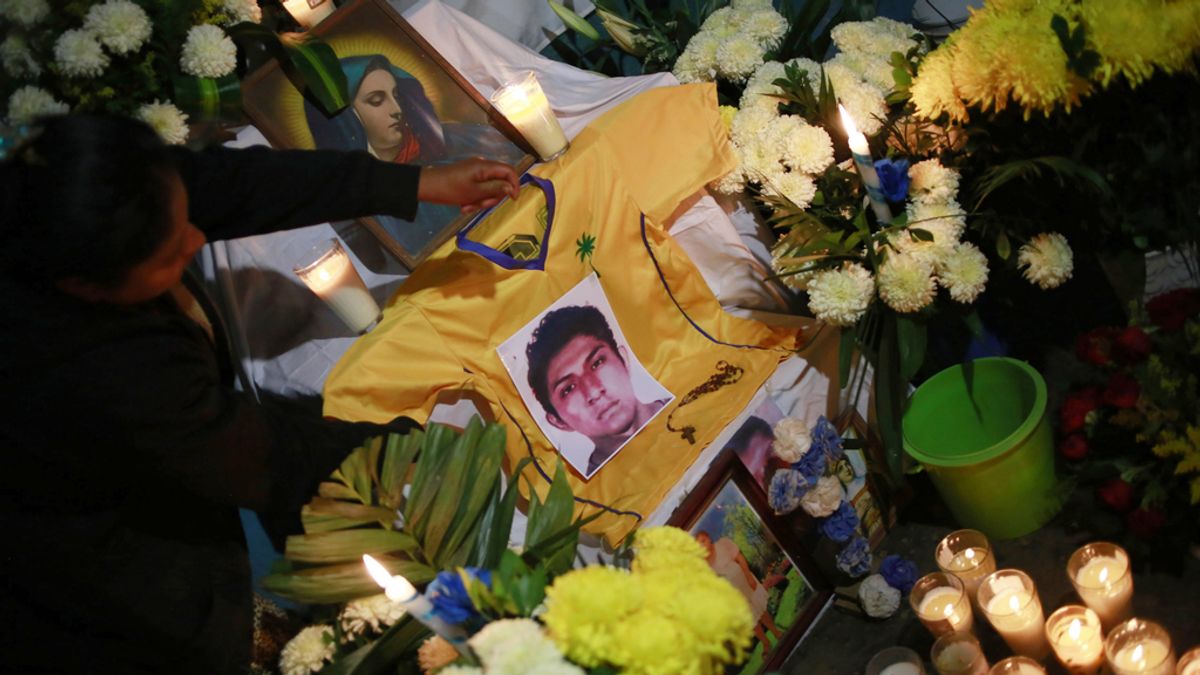 Luto en Iguala por la identificación del primero de los 43 'normalistas' fallecidos