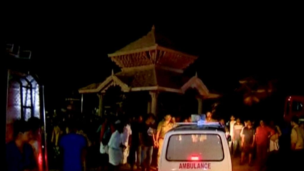 La explosión se originó en un depósito de fuegos artificiales dentro del templo