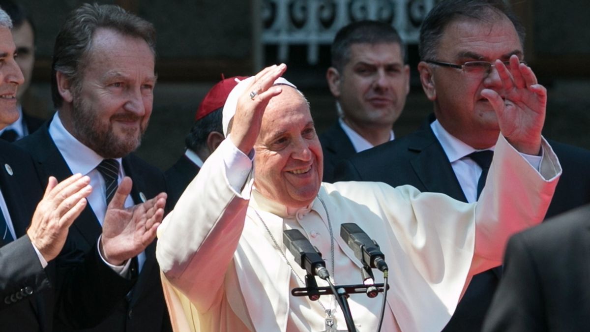 El Papa pide que los procesos de paz del país sean "sólidos e irreversibles"