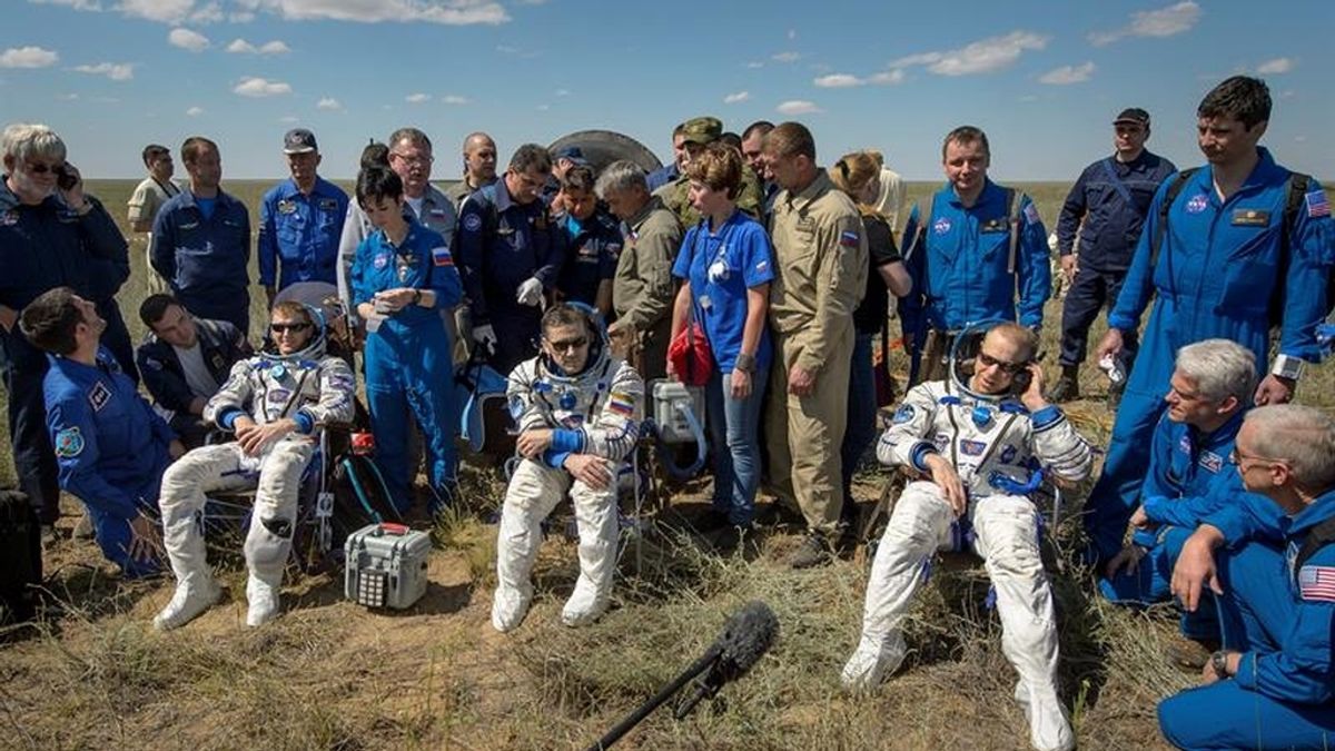 Tres astronautas regresan a La Tierra