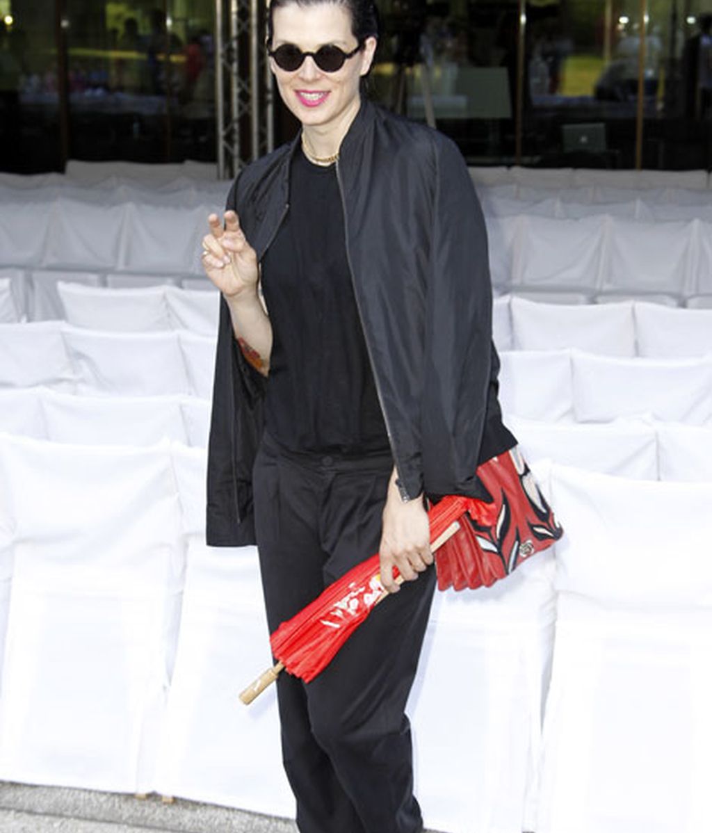 Bimba Bosé con un look 'total black'
