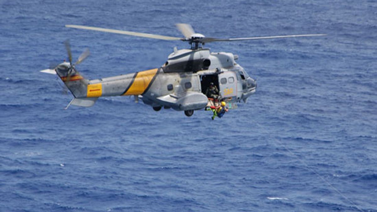 Localizan los restos del helicóptero del SAR accidentado en Fuerteventura