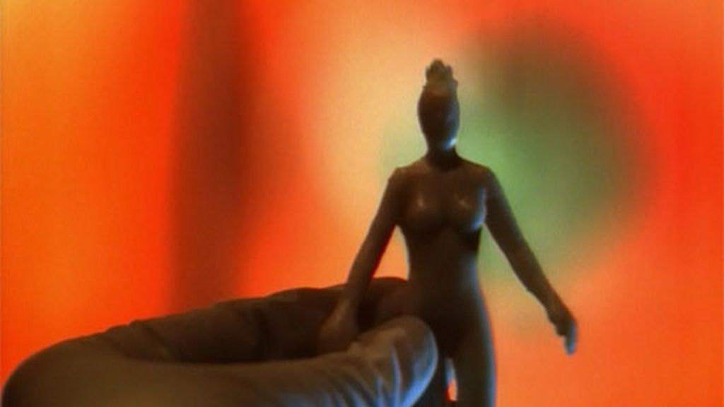 Cap. 24, T.7: 'Muñeca viva'