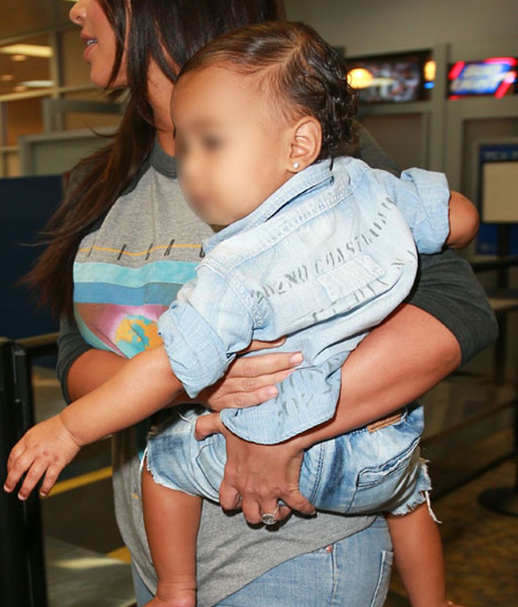 Kim Kardashian presume de hija, North West, en el aeropuerto