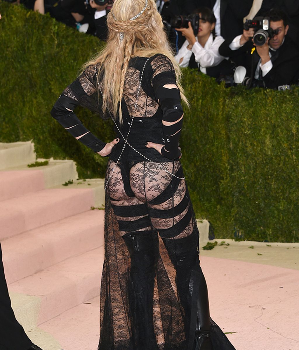 Espalda del modelo de Madonna