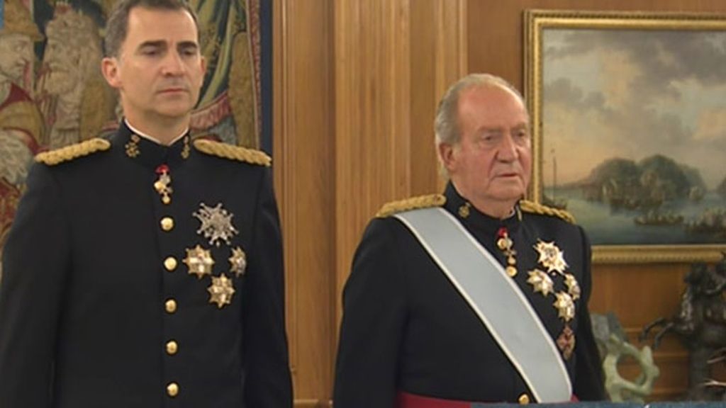 Letizia, de Varela y de corto en su primer día como Reina