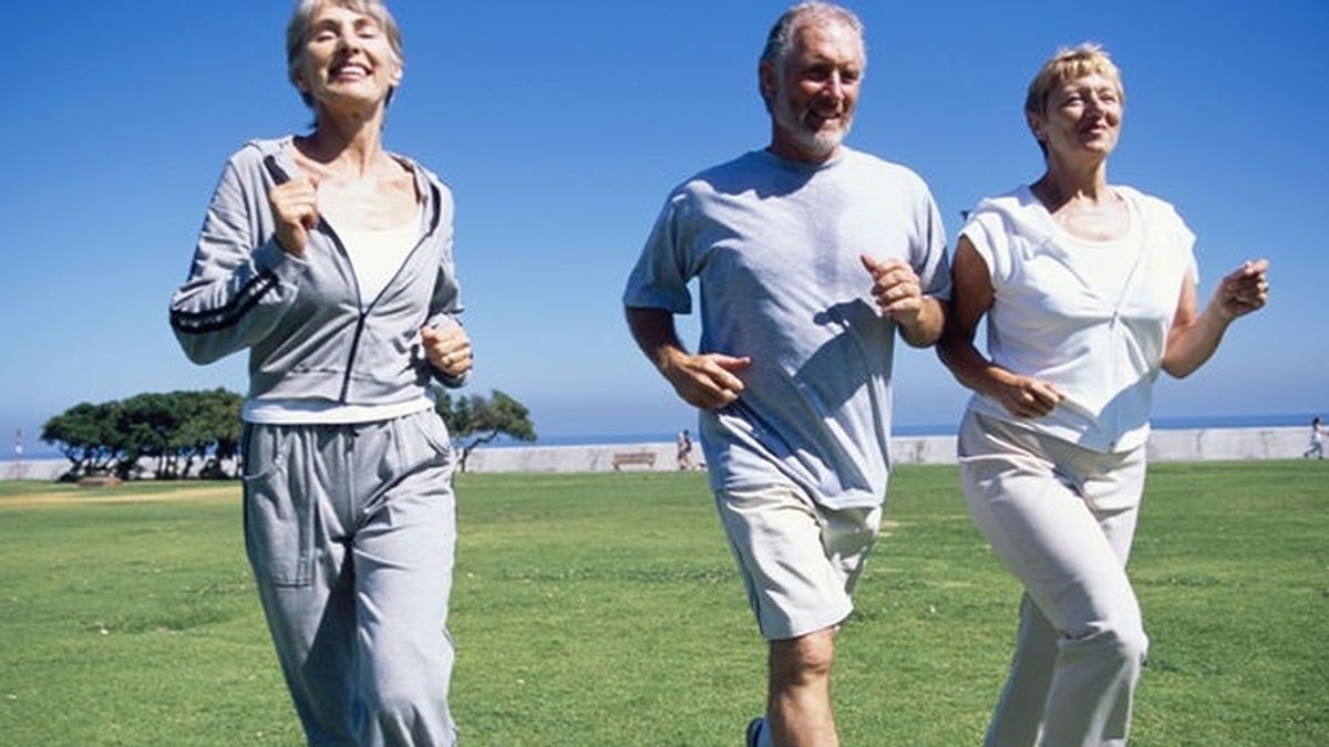 correr, gente mayor sana