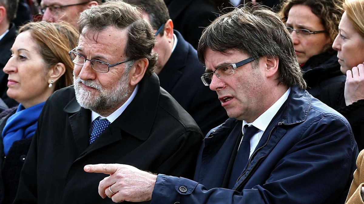 Rajoy y Puigdemont, juntos en el homenaje a las víctimas del accidente de Germanwings
