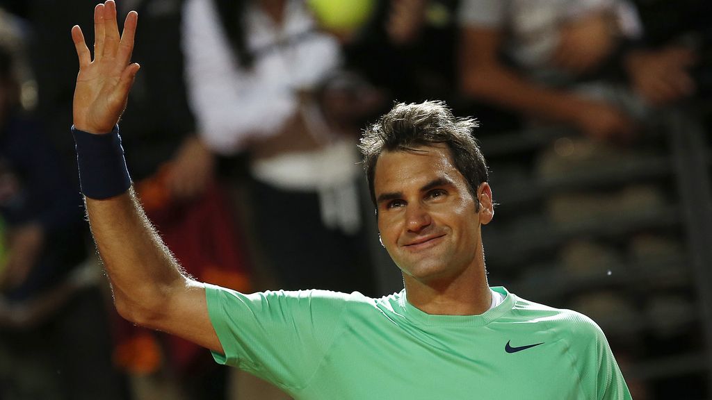 Federer sufre para ganar a Paire y se medirá a Nadal en la final