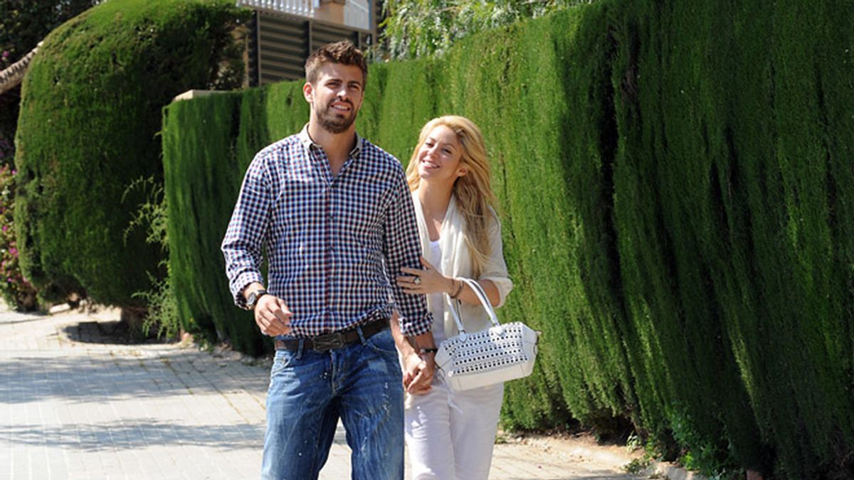 Shakira y Piqué pasean su amor por las calles de Barcelona