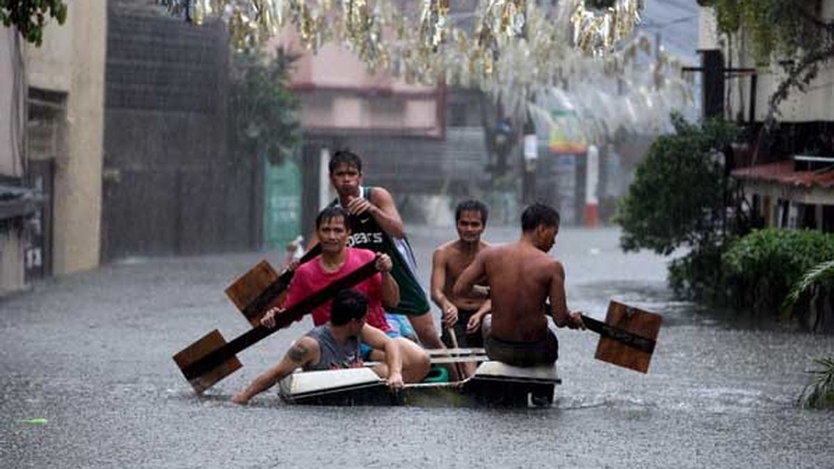 Las autoridades elevaron a 224 la cifra de fallecidos confirmados en inundaciones y corrimientos de tierra y se desconoce la suerte de otras 374 víctimas.