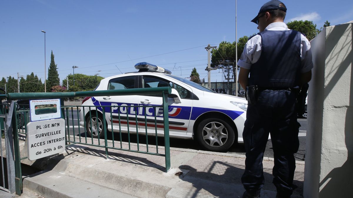 Herido de bala un agente durante un asalto a una sede de la Policía a las afueras de París