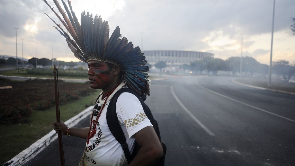 Graves incidentes entre Indígenas y Policía en el estadio de Brasilia