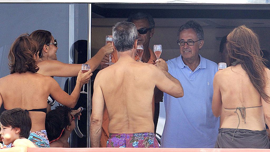 La modela estuvo acompañada por su familia y un nutrido grupo de amigos