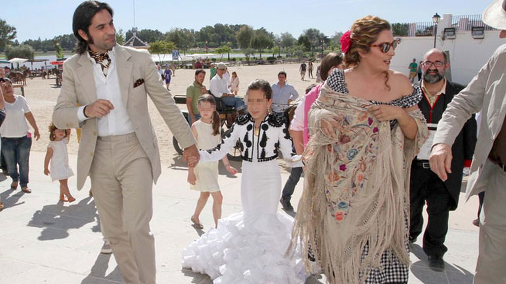 50% flamenca, 50% torera: el bautizo de la hija de Estrella Morente y Javier Conde