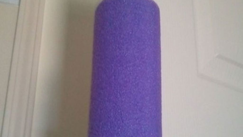 4. Utiliza un espagueti de piscina para que tus hijos no se pillen los dedos con las puertas