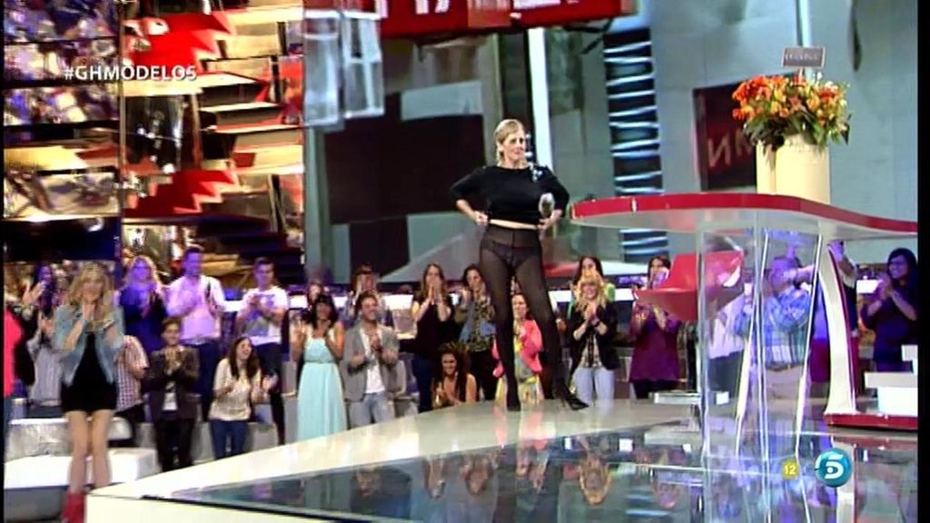 Mercedes Milá enseña las bragas