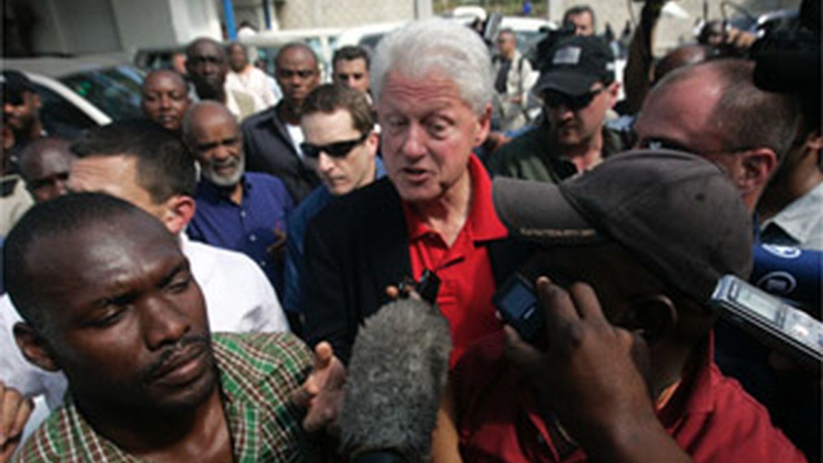El ex presidente de Estados Unidos Bill Clinton ser recupera tras ser operado de urgencia