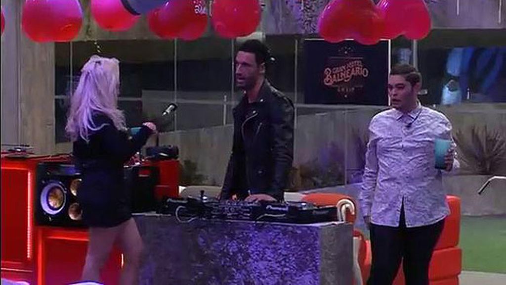 El amigo de Isa Pantoja se ha desmelenado