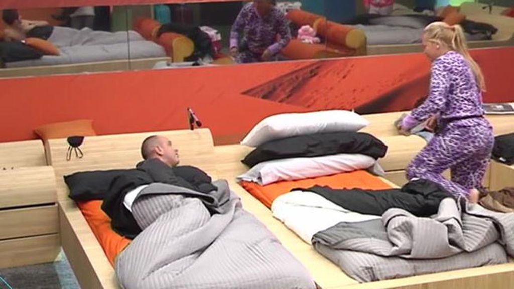 Luce un pijama con estampado animal