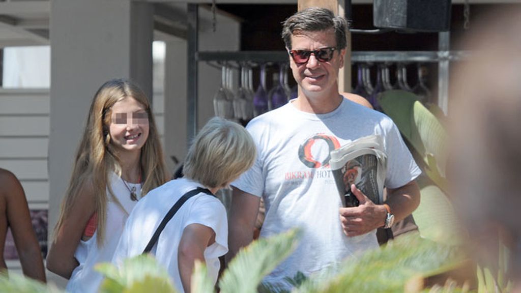 Junto a Cayetano también estuvieron sus hijos mellizos, Luis y Amina