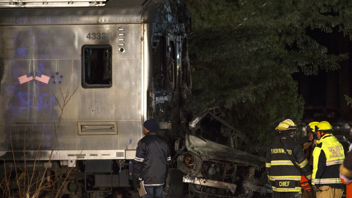 Siete muertos en el choque entre un coche y un tren en Nueva York