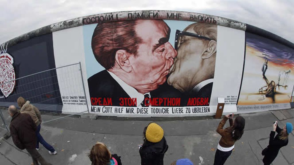 Las pinturas del muro, uno de los grandes atractivos para los turistas