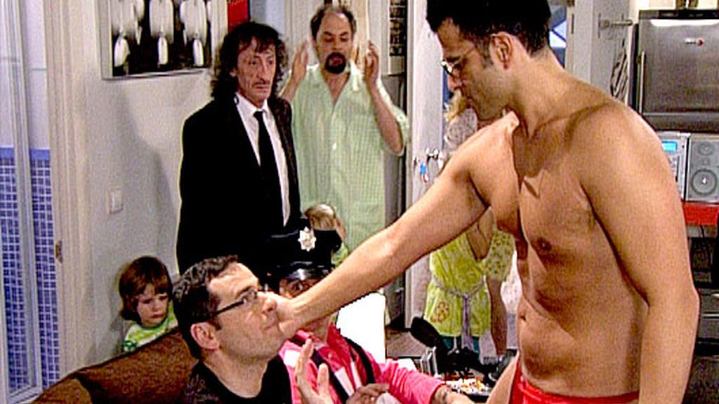 Cap. 11, T.2:  'Un datáfono, un suicida y un presidente en las últimas'