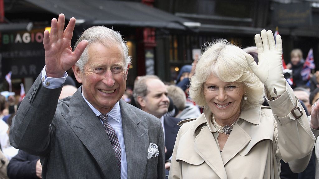 El príncipe Carlos, y Camilla, duquesa de Cornualles, en Piccadilly, Londres