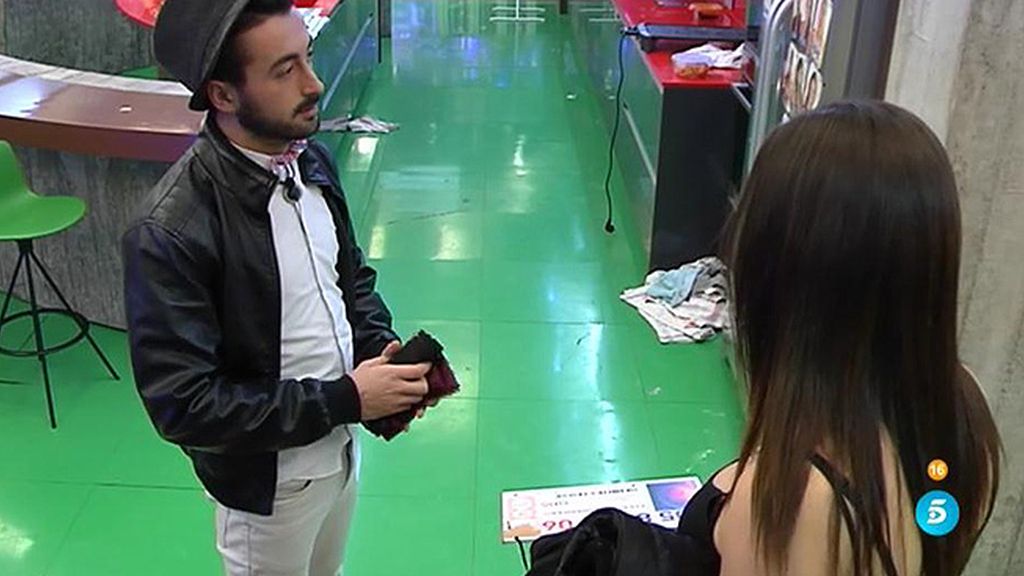 Muchos abrazos y casi algún beso en su despedida