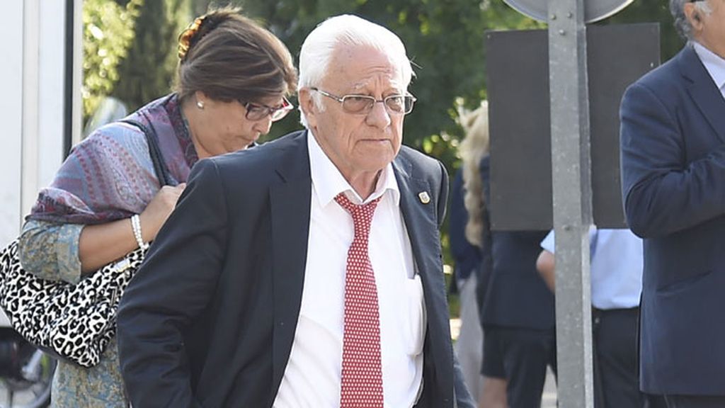 El padre Ángel también dar el último adiós a Boyer