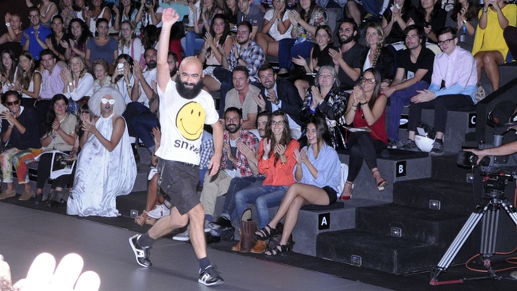 La energía desbordante de Carlos Díez quedó patente cuando salió a saludar a su público