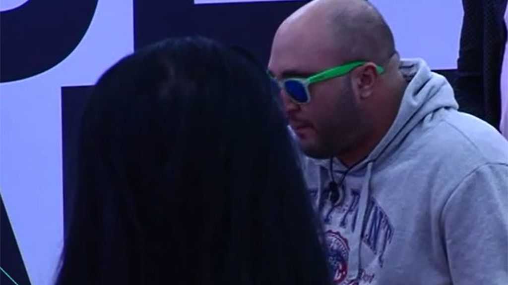 Se arranca a cantar en plena fiesta