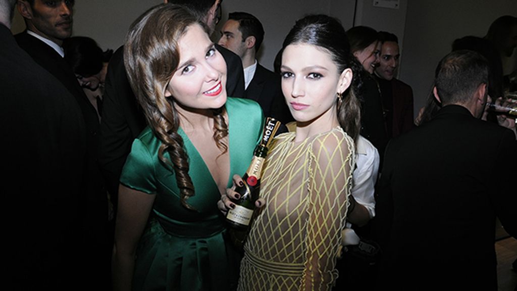 Natalia Sánchez y Úrsula Corberó brindando con Möet & Chandon por el cine español