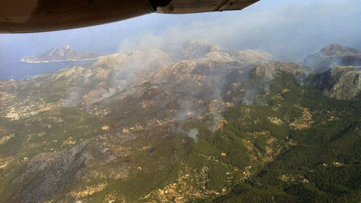 Continúa descontrolado el fuego de Andratx tras quemar más de 1.600 hectáreas