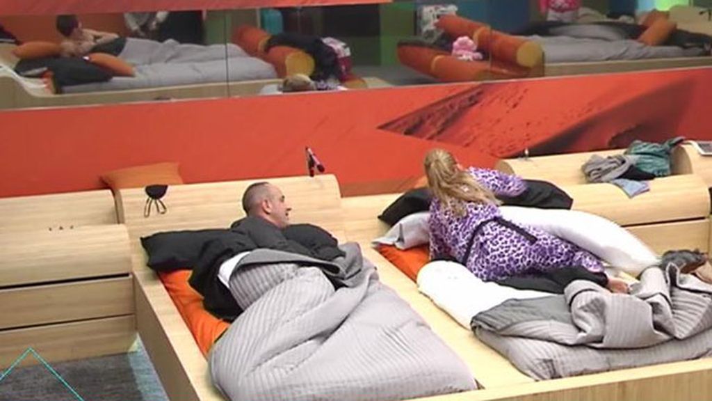 Luce un pijama con estampado animal