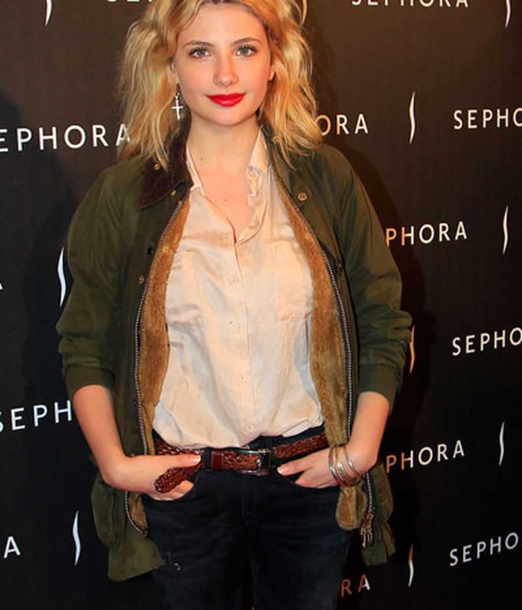 Amaia Salamanca vuelve de visita a España