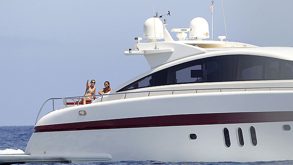 La modela estuvo acompañada por su familia y un nutrido grupo de amigos