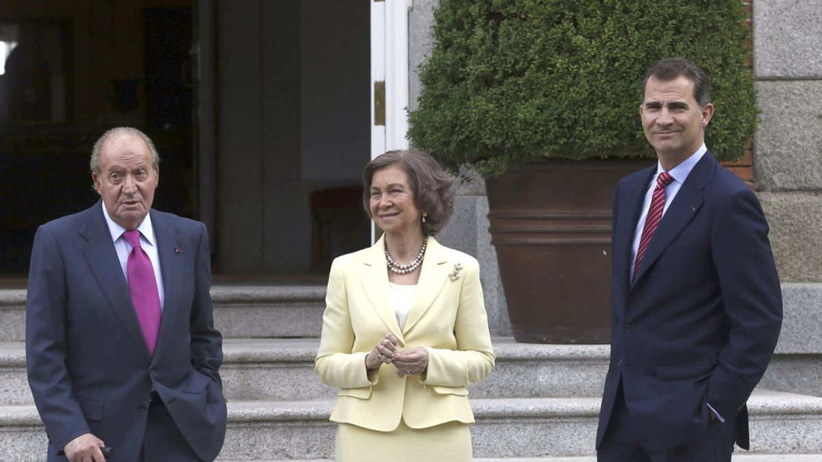 Los reyes junto al príncipe de Asturias Los reyes junto al príncipe de Asturias