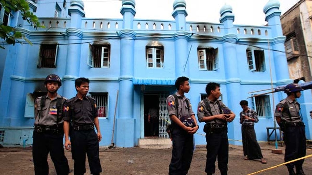 Al menos 13 muertos por un incendio en una escuela islámica en Birmania